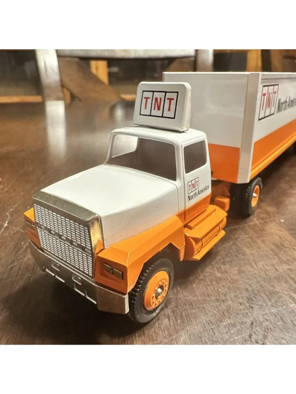 Winross TNT North America Metal Die Cast Toy Model Truck